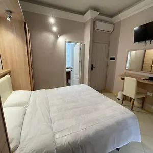 https://ambasada-suite.it-romehotels.com